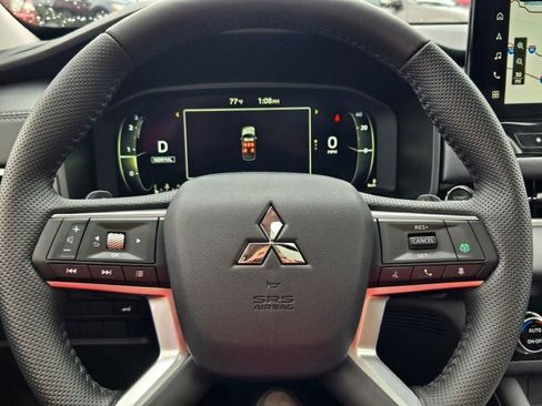 New 2025 Mitsubishi Outlander SE image 30