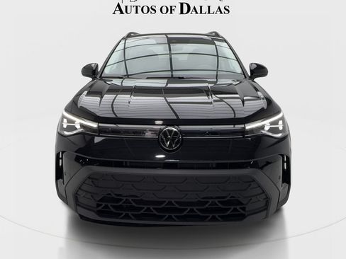 Used 2025 Volkswagen Taos SE FWD image 3