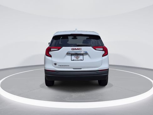 Used 2024 GMC Terrain SLE FWD image 6