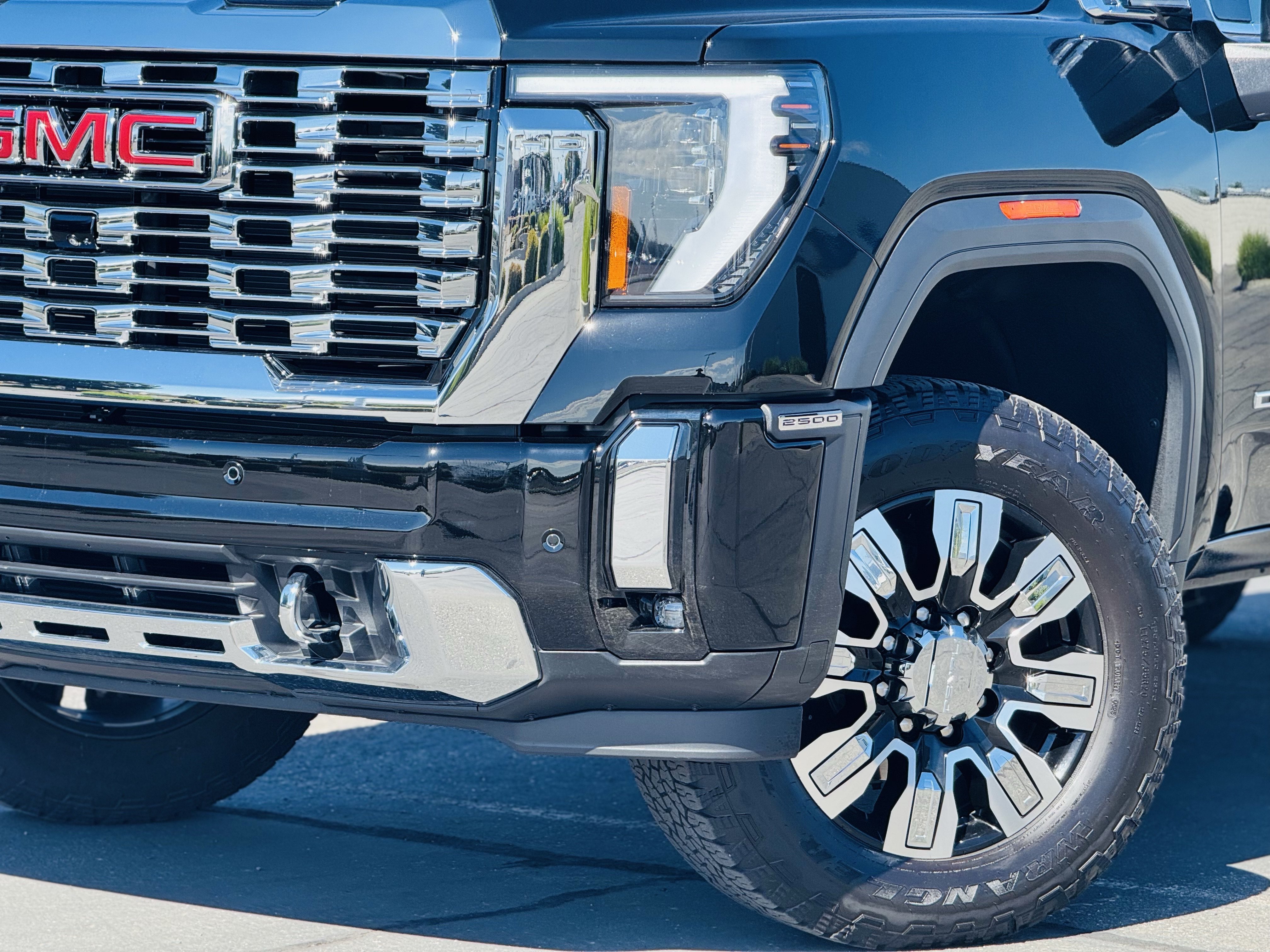 Certified 2025 GMC Sierra 2500 Denali w/ Technology Package AWD/4WD image 3