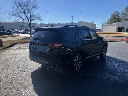 Used 2025 Honda Pilot Touring image 12