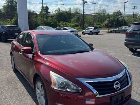 Used 2013 Nissan Altima 2.5 SL w/ Technology Pkg FWD image 2