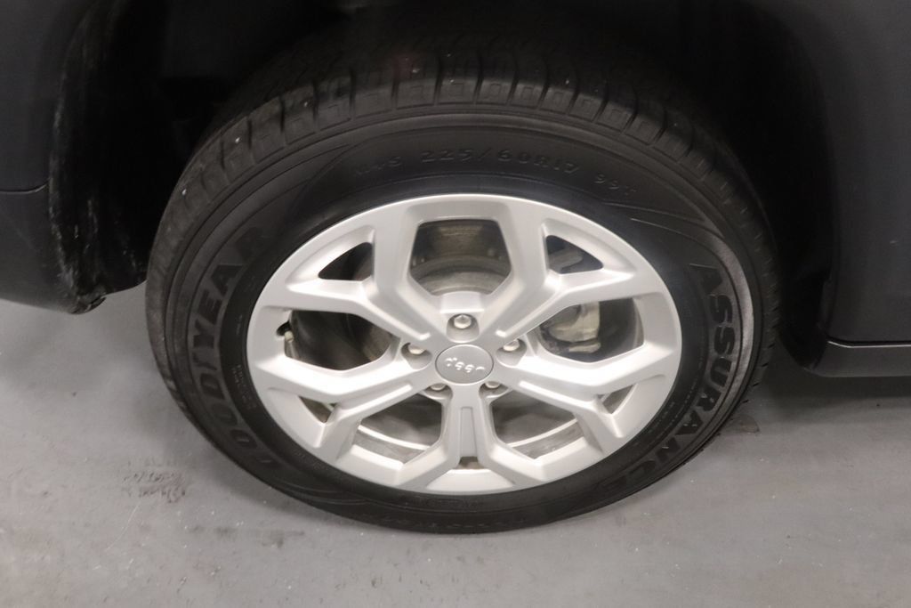 Used 2024 Jeep Compass Latitude AWD/4WD image 25