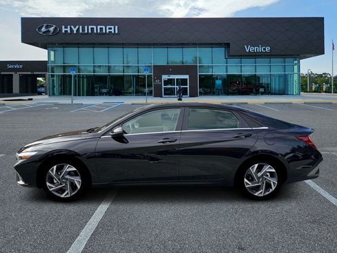 New 2026 Hyundai Elantra Limited FWD image 3