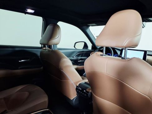 Used 2024 Toyota Grand Highlander AWD Hybrid image 11