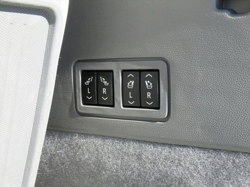 Used 2023 Cadillac XT6 Premium Luxury image 35