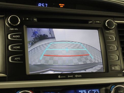 Used 2019 Toyota Highlander XLE AWD/4WD image 13