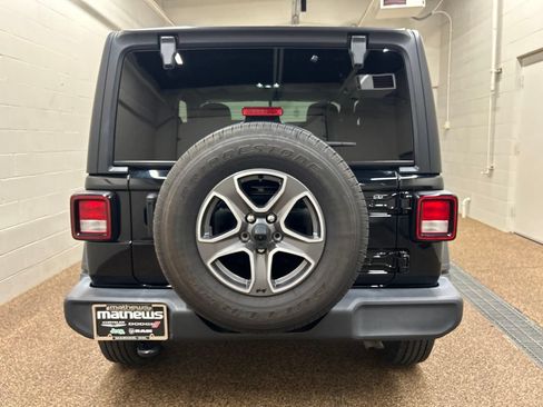 Used 2022 Jeep Wrangler Sport AWD/4WD image 3