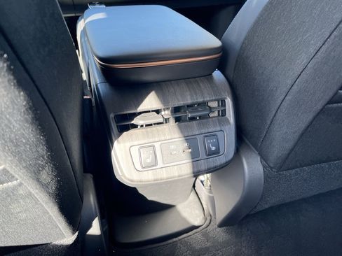 Used 2023 Nissan Ariya AWD image 24