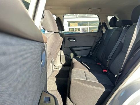 Used 2023 Nissan Rogue SV image 16