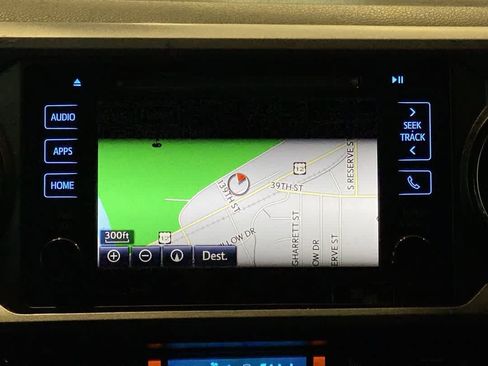 Used 2017 Toyota Tacoma TRD Sport AWD/4WD image 21