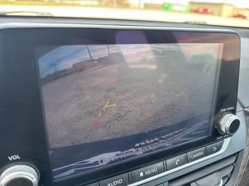 Used 2024 Nissan Altima 2.5 SV image 14