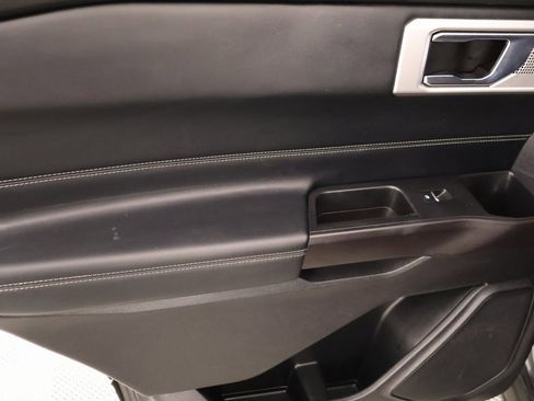 Used 2020 Ford Explorer Limited image 18