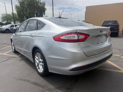 Used 2016 Ford Fusion SE FWD image 5