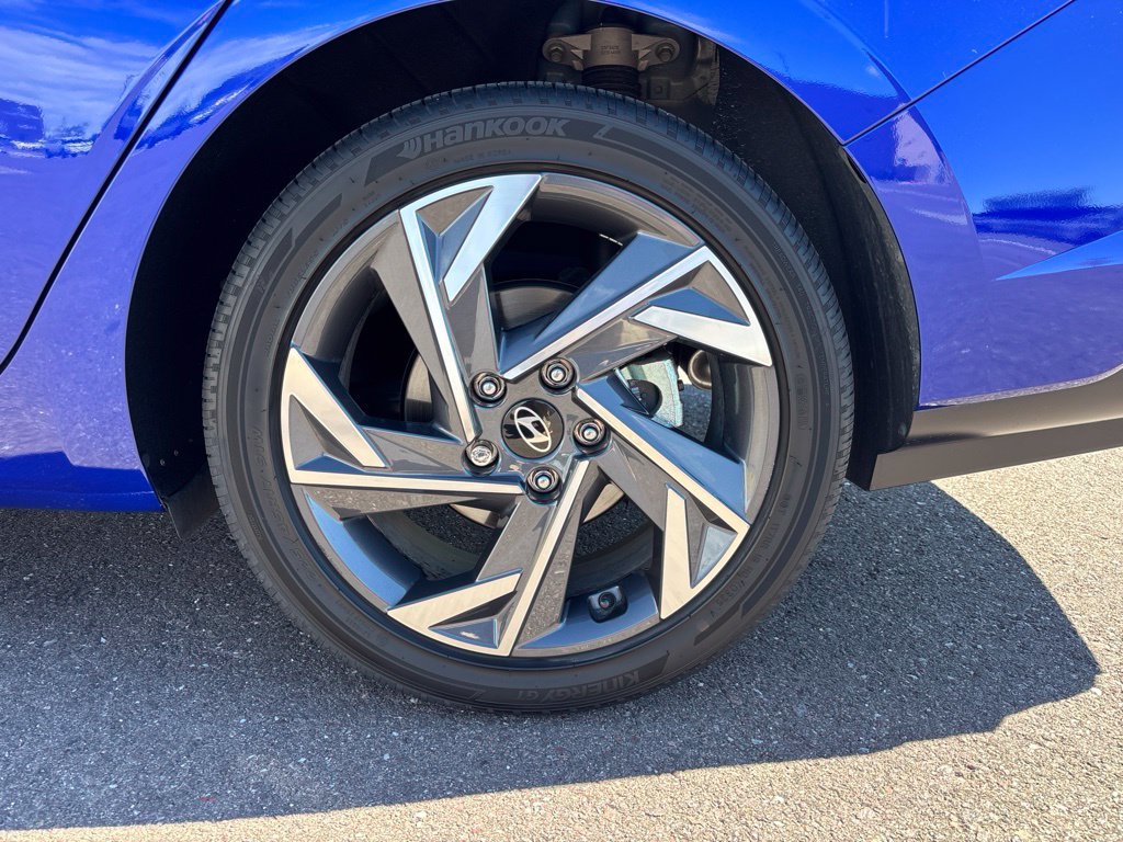 Certified 2025 Hyundai Elantra Limited FWD image 37