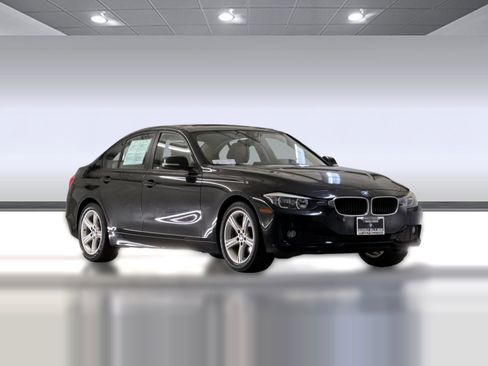 Used 2013 BMW 320i Sedan RWD image 6
