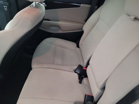 Used 2020 Kia Sorento LX FWD image 18
