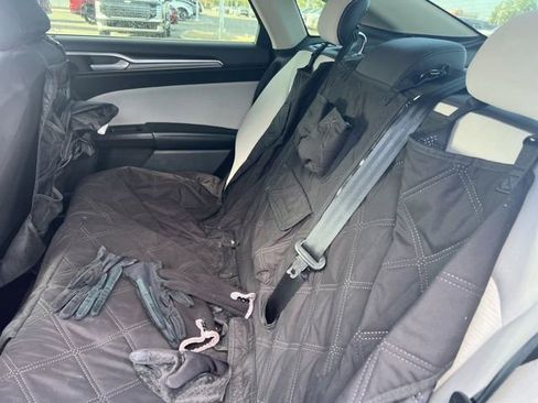 Used 2019 Ford Fusion SE w/ Equipment Group 151A FWD image 9