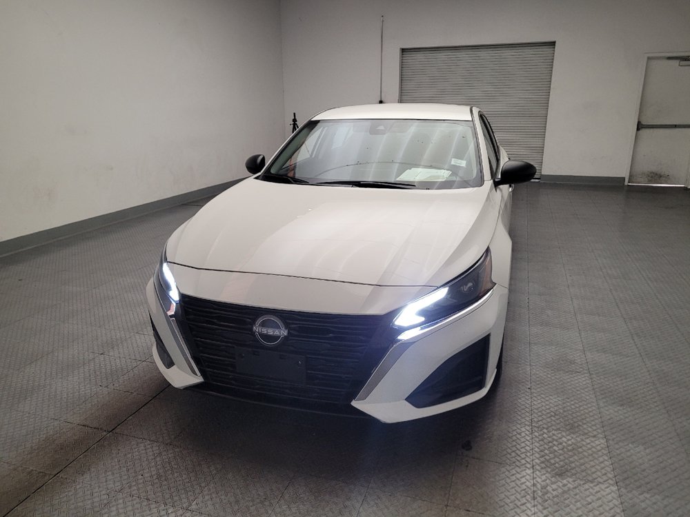 Used 2025 Nissan Altima 2.5 SV FWD image 15