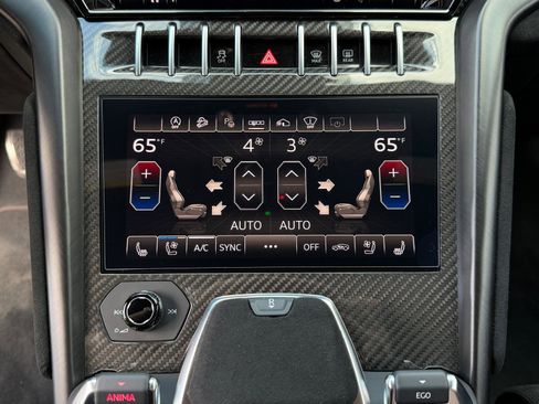 Used 2024 Lamborghini Urus Performante AWD/4WD image 48