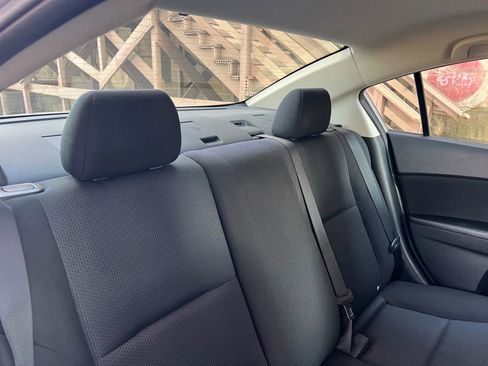 Used 2011 MAZDA MAZDA3 i Sport image 23