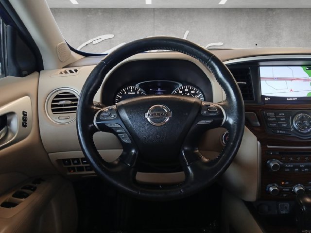 Used 2020 Nissan Pathfinder Platinum FWD image 22