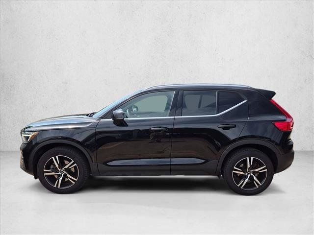 Used 2023 Volvo XC40 B5 Plus w/ Driver Assist Package AWD/4WD image 9