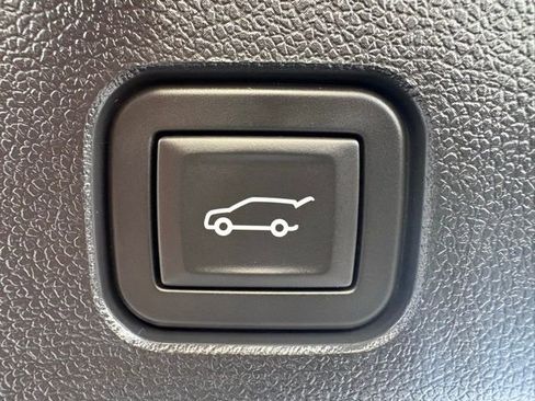 Used 2024 Chevrolet Traverse RS image 15