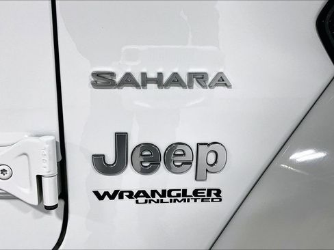 Used 2022 Jeep Wrangler Unlimited Sahara w/ Cold Weather Group image 40