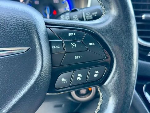 Used 2019 Chrysler Pacifica Touring-L Plus w/ Advanced Safetytec Group FWD image 17