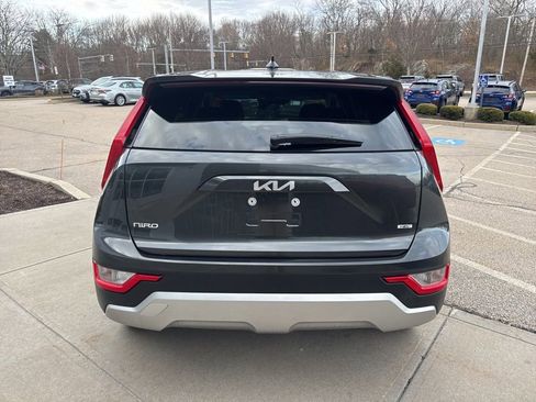 Used 2025 Kia Niro LX image 8