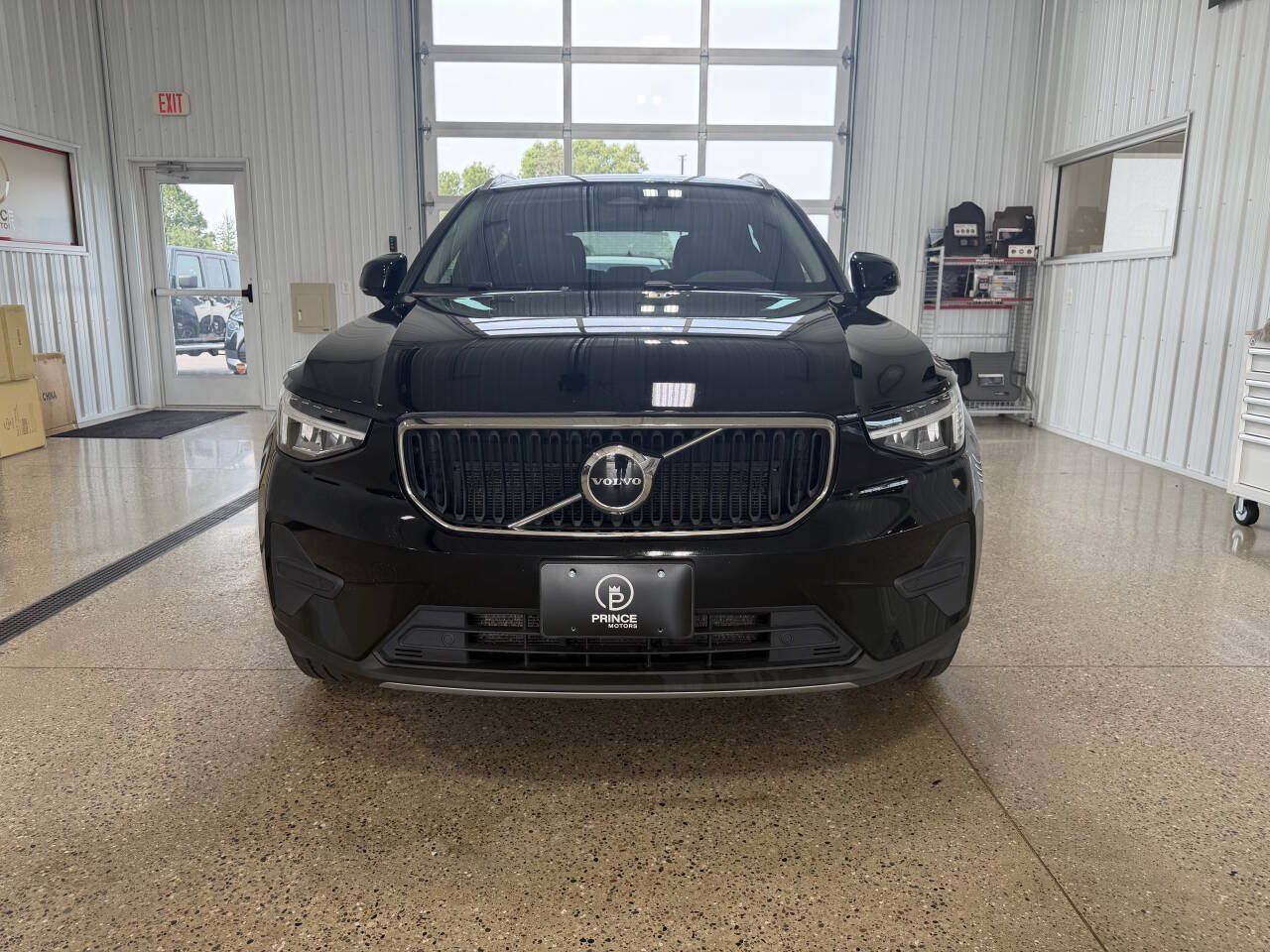 Used 2023 Volvo XC40 B4 Core FWD image 7