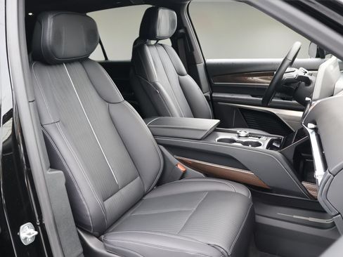 Certified 2026 Cadillac Vistiq Luxury AWD/4WD image 20