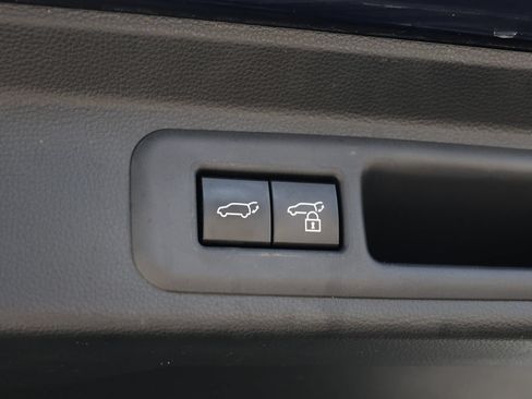 Used 2023 Toyota Sequoia Platinum AWD/4WD image 40