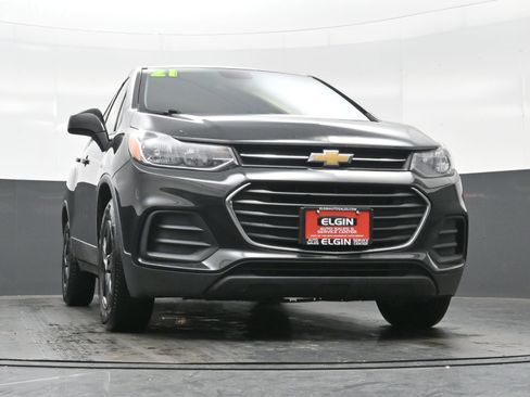 Used 2021 Chevrolet Trax LS image 29