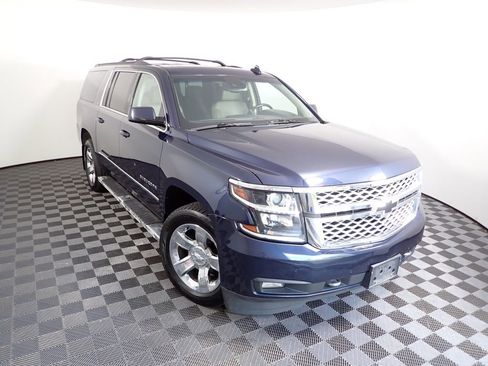 Used 2018 Chevrolet Suburban LT w/ LT Signature Package AWD/4WD image 11