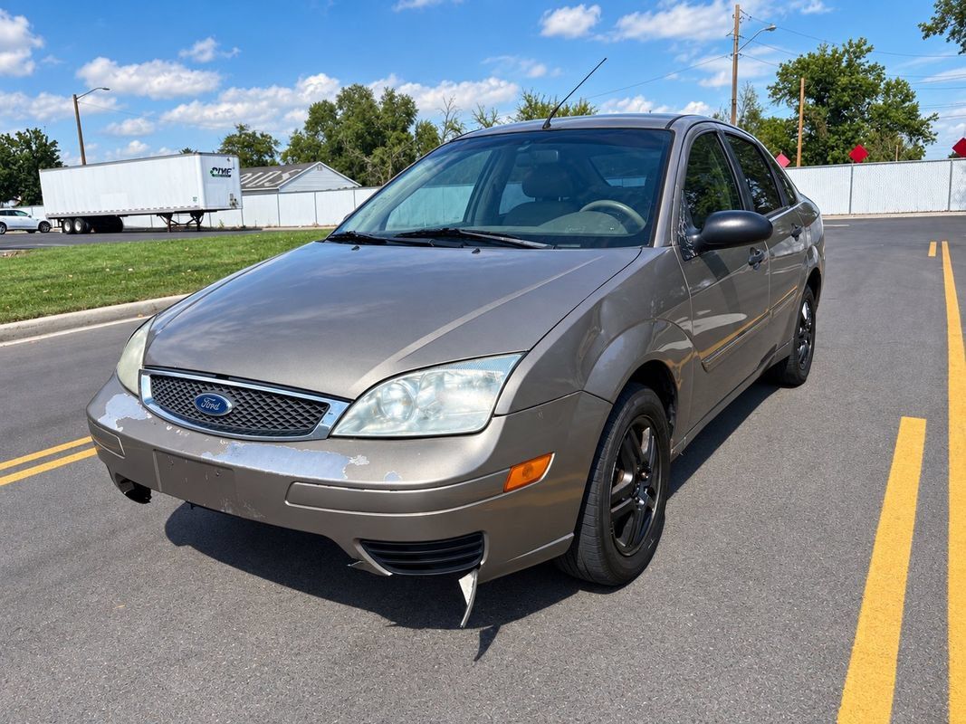 Used 2005 Ford Focus SE FWD image 1