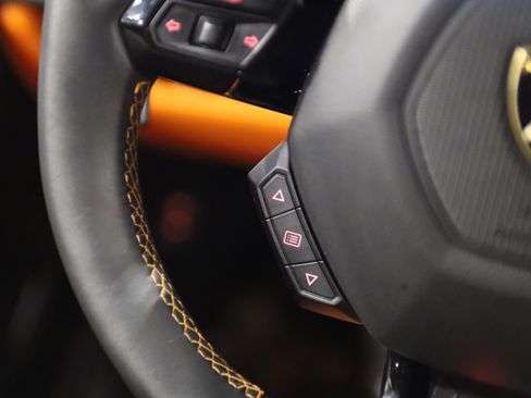 Used 2020 Lamborghini Huracan EVO RWD image 24