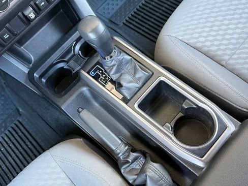 Used 2021 Toyota Tacoma SR5 AWD/4WD image 26