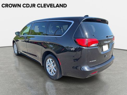 Used 2023 Chrysler Voyager LX FWD image 7