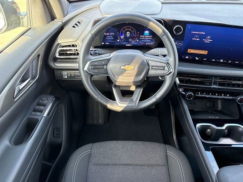 Used 2025 Chevrolet Traverse LT image 21