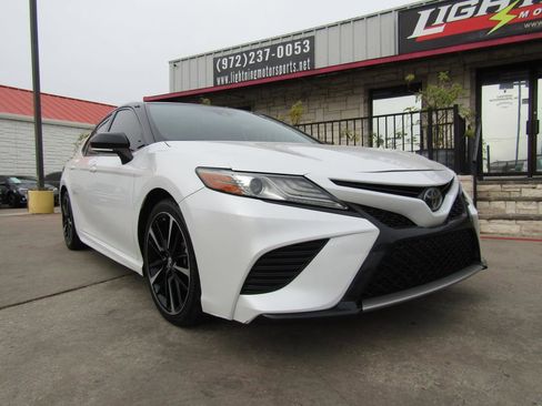 Used 2019 Toyota Camry XSE image 6
