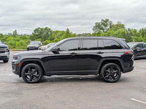Used 2024 Jeep Grand Cherokee Altitude AWD/4WD image 6