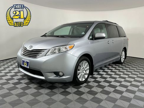 Used 2013 Toyota Sienna XLE w/ Premium Pkg AWD/4WD image 1