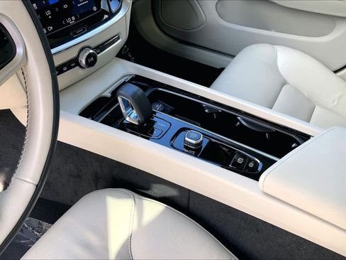 Used 2024 Volvo S60 B5 Core image 16