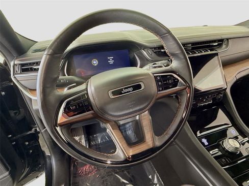 Used 2024 Jeep Grand Cherokee Summit w/ Luxury Tech Group V AWD/4WD image 5