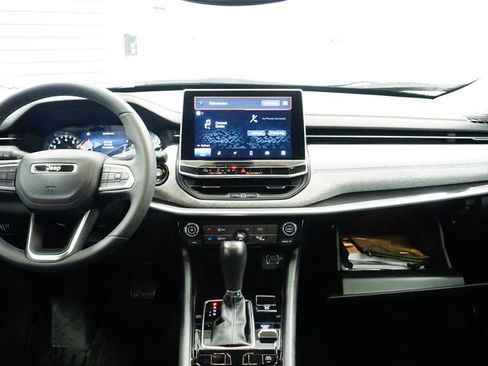 Certified 2022 Jeep Compass Latitude image 19