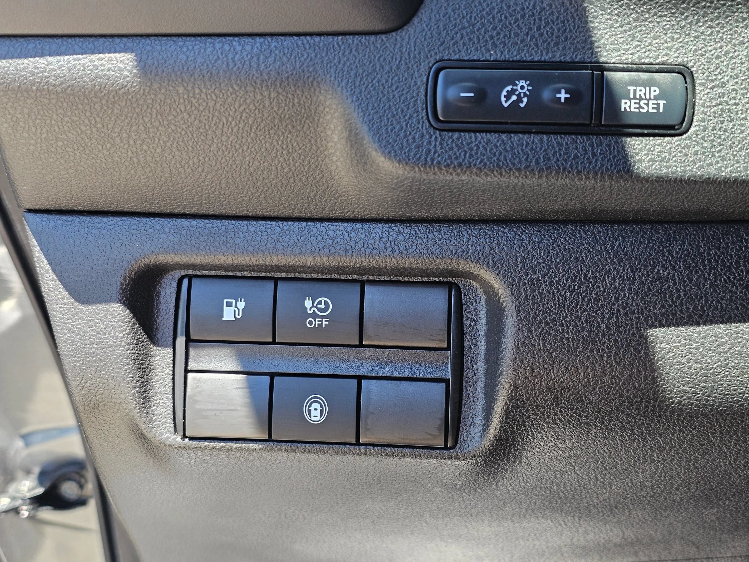Used 2024 Nissan Leaf S FWD image 17