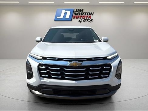 Used 2025 Chevrolet Equinox LT AWD/4WD image 2