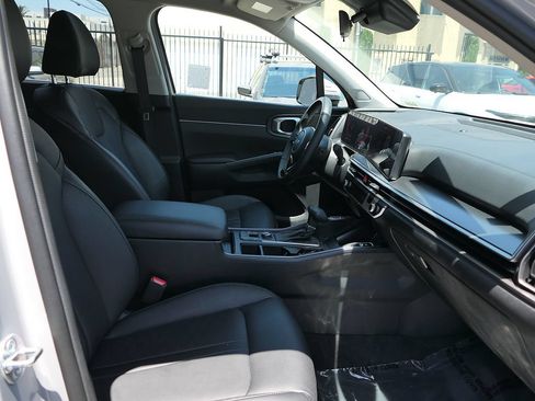 Used 2025 Kia Sorento S FWD image 29